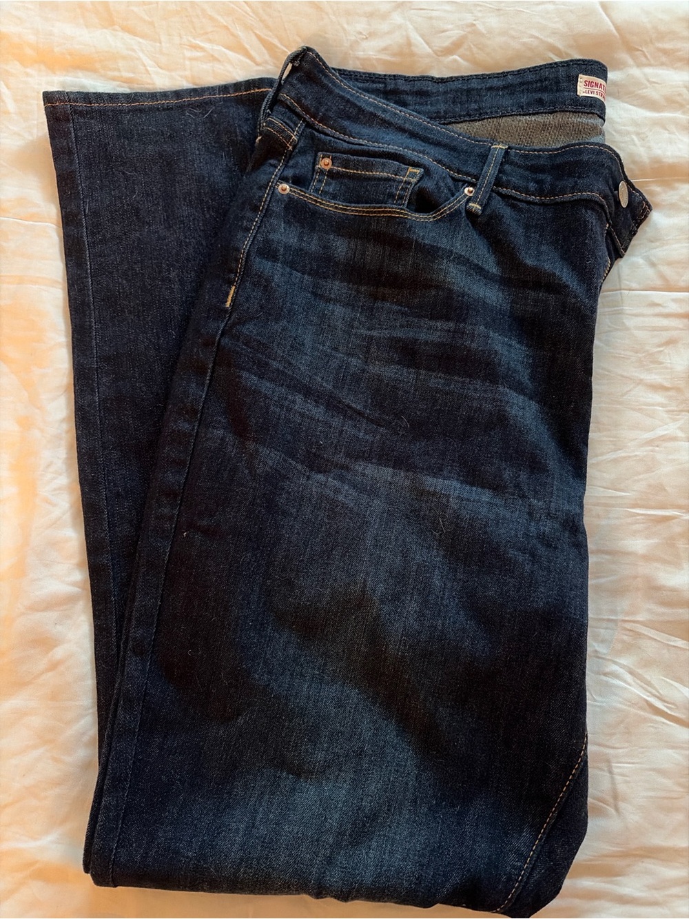 Levis Straight-Leg Women's Jeans in Dark Blue Denim